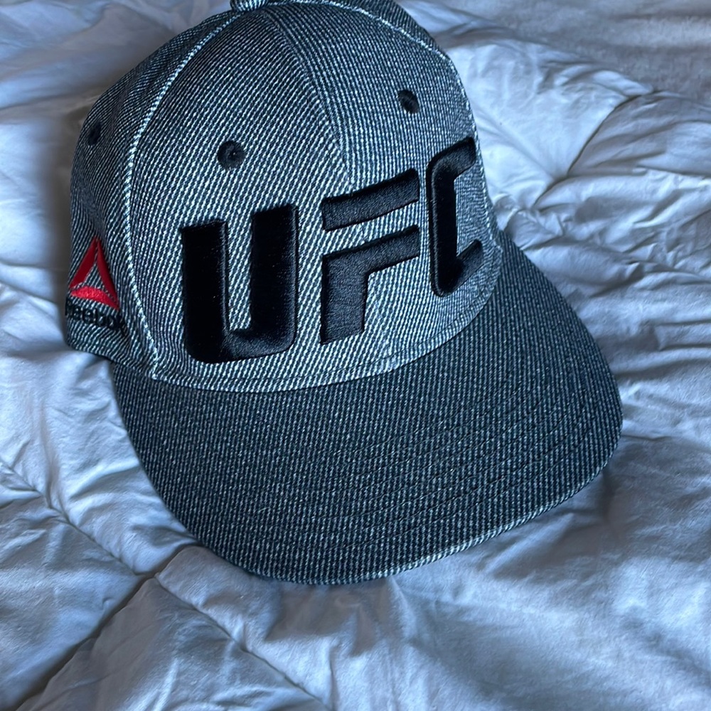 Reebok ufc small/medium flex fit hat